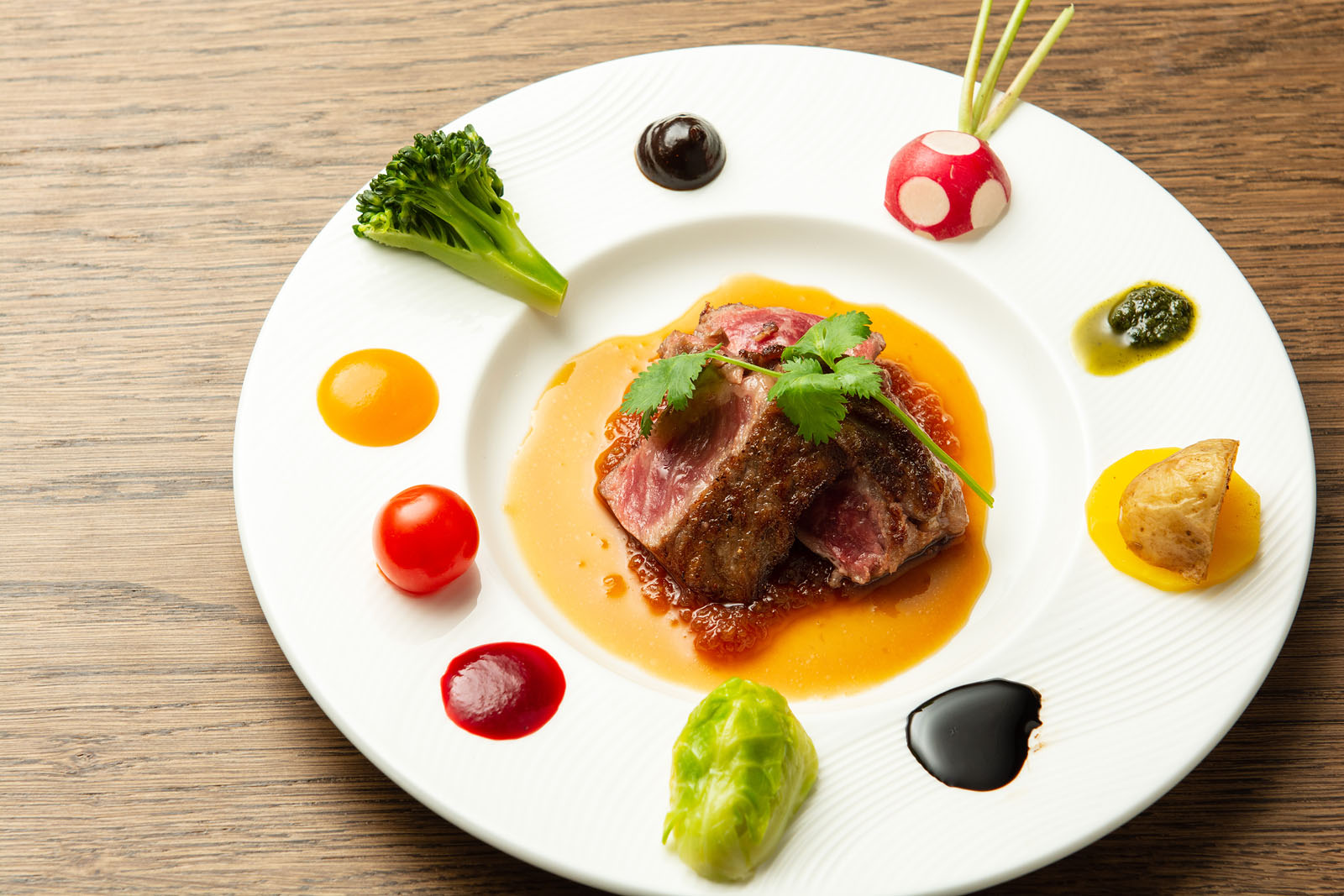 温泉旅行の記念日の夕食を彩る旅籠屋丸一の肉料理